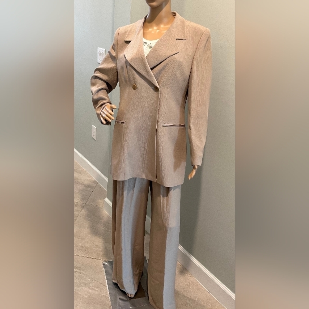 Escada Margaretha Ley 2 Pc Pantsuit in Taupe Silk. Jacket sz 40 Pants s…